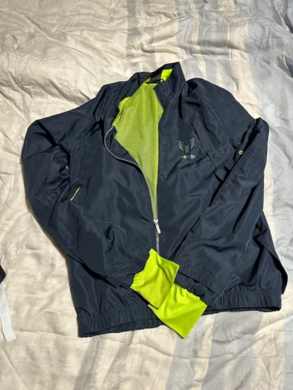 messi track jacket size 14 youth